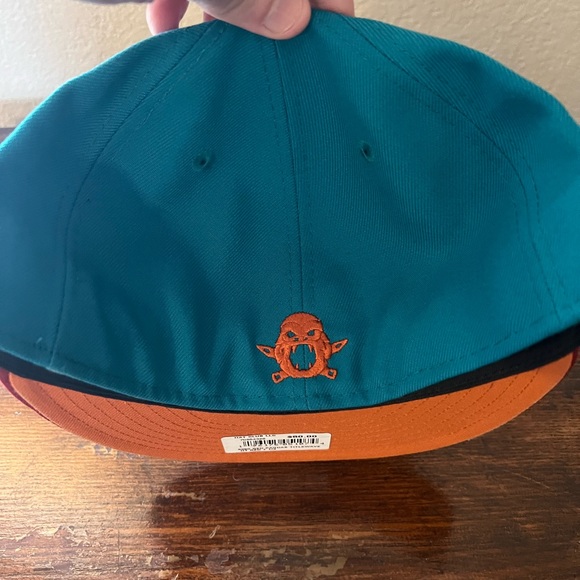 Clink Room Red Pandas hat 7 1/4 - Picture 2 of 4